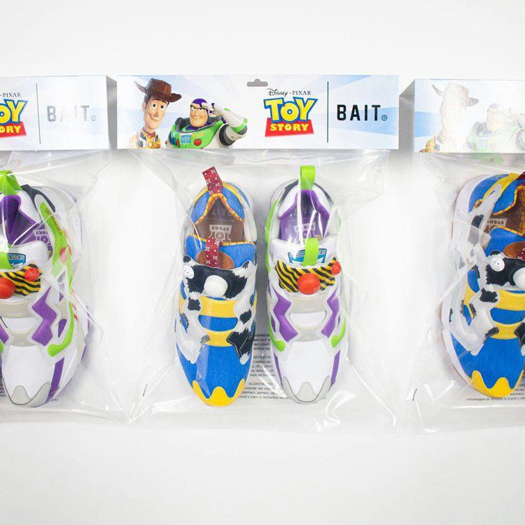 這兩款Instapump Fury OG潮鞋還會利用像是市售玩具的包裝，完全的展現聯名的特色。圖／摘自BAIT網站