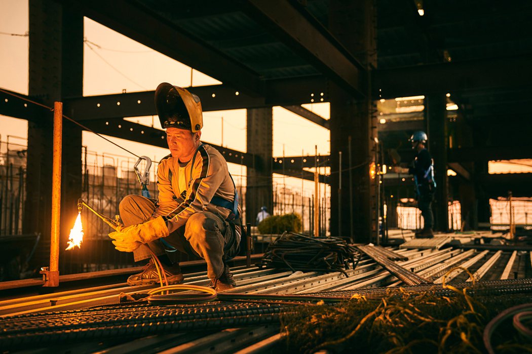 演員李銘順在影集「做工的人」中飾演鐵工，首次演出藍領工人。 圖／大慕影藝提供