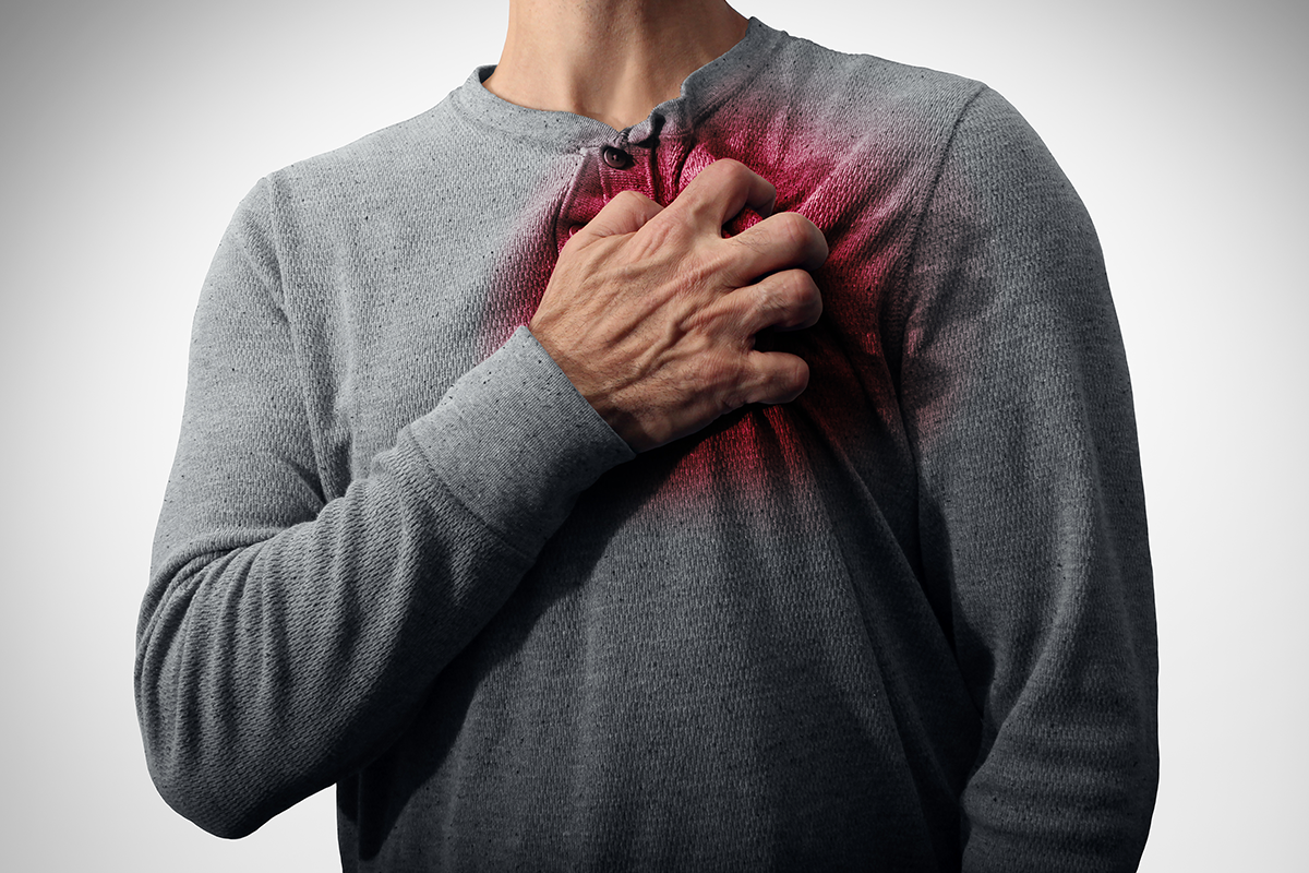 病人常會用手勢輔助描繪症狀，許多人嘴巴說著「心臟」疼痛，手卻比向乳房的位置。在尼泊爾義診時，許多病人說自己「心臟」不舒服，壓了會痛，手卻比著上腹部。