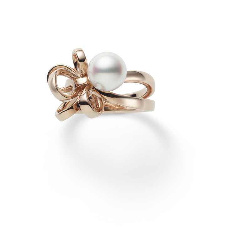 MIKIMOTO Jeux de Rubans系列粉紅金與日本Akoya珍珠戒指，11萬3,000元。圖／Tiffany提供