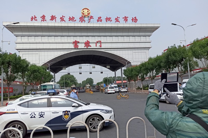 北京新發地批發市場，是大陸北方規模最大批發市場。中新社