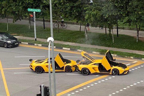 兩輛同型同色的Lamborghini Aventador竟撞在一起 這機率超級低！