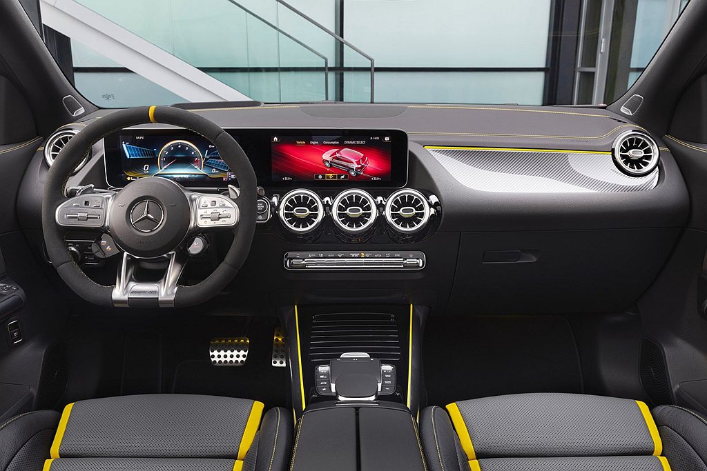 Mercedes-AMG GLA 45 S 4MATIC＋方向盤混搭DINAMI...