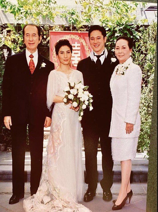 何超儀17年前的婚禮，父親何鴻燊相當開心。圖／摘自IG
