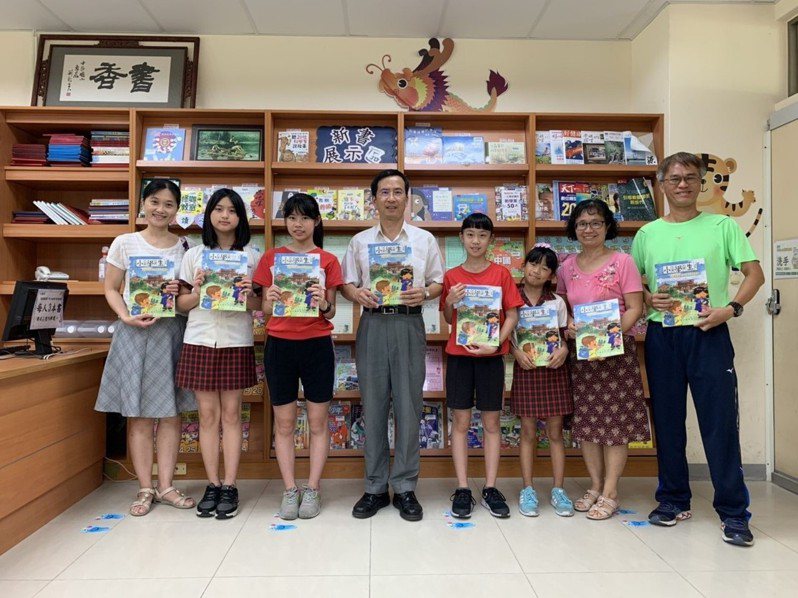 為鼓勵兒童創作，新竹縣兒童文學專輯已邁入第38年，今年的專輯《小學生》出刊。圖／新竹縣政府提供