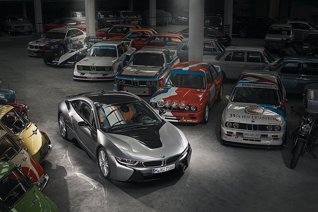 i8不僅展現BMW的造車科技能量，更成為全球最熱賣的插電式複合動力跑車。 圖／B...