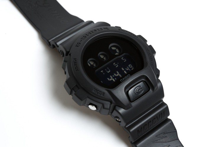 SMG x G-SHOCK DW-6900BB Resurgence特別款腕表，限量300只，4,500元。圖／Casio提供