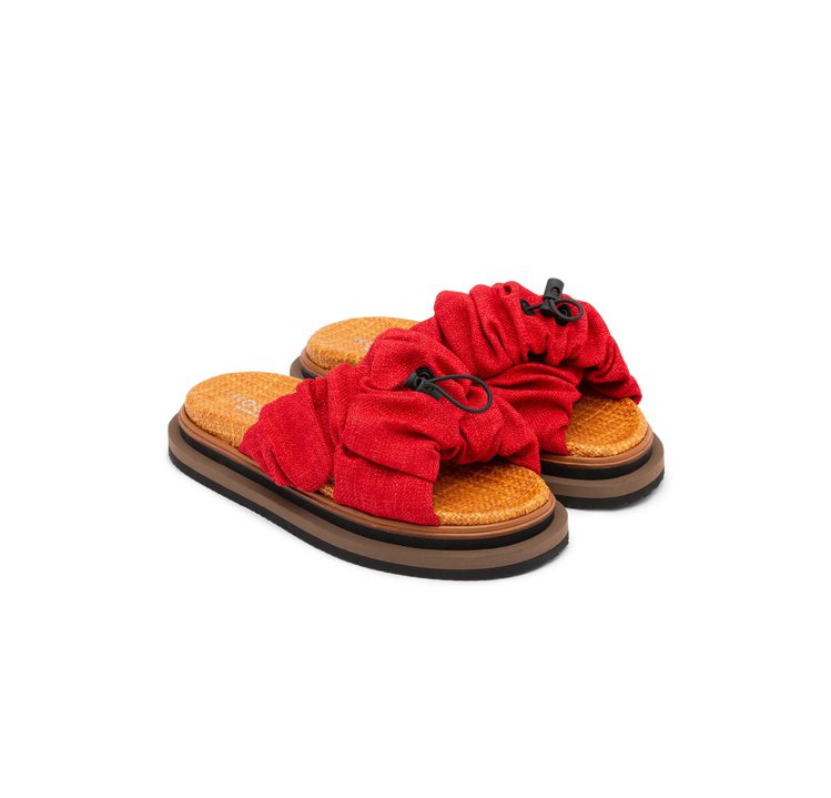 HOGAN紅色亞麻休閒拖鞋，19,600元。圖／迪生提供