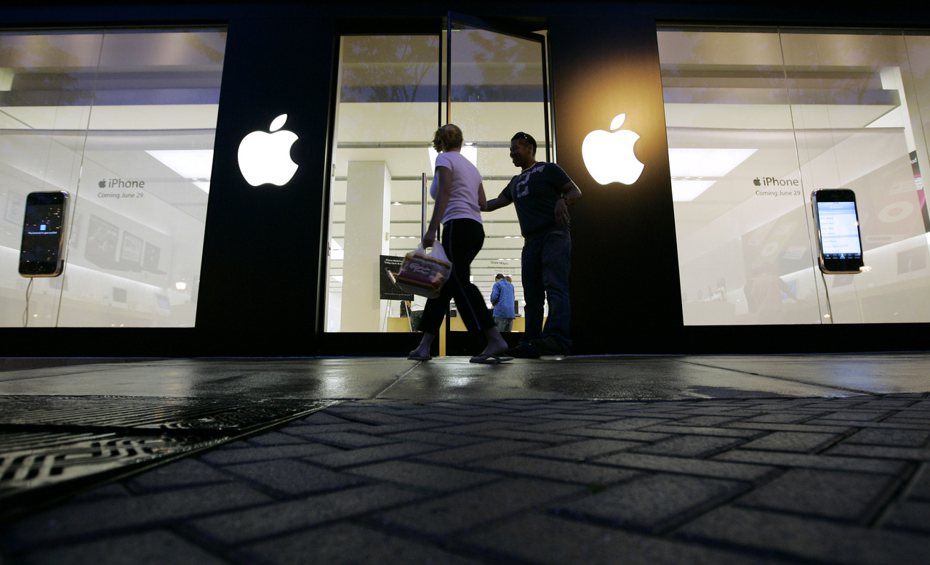 蘋果新機將於下半年發表，有著地表最強蘋果分析師稱號的天風證券分析師郭明錤，在最新報告中預測，新款iPhone 12將取消隨機附贈充電器。美聯社