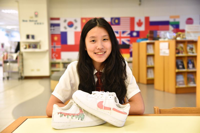 康橋高中生蘇芷柔，自創客製化球鞋創意品牌。 圖／康橋 提供