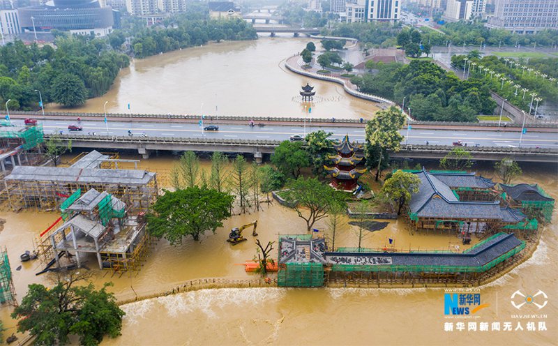 圖為重慶市南川區6月28日豪雨成災景象。（新華網）