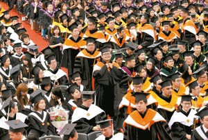 台灣大學新設置「學士榮譽學程」， 學生需修讀進階課程，並在指導教師的引導下，完成學士論文。圖／聯合報系資料照片