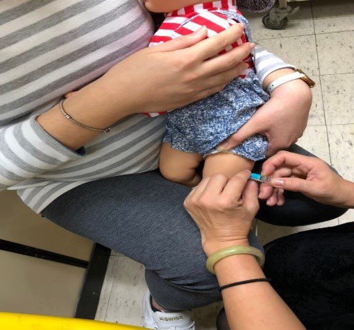 日本腦炎流行期，衛生局呼籲民眾帶幼兒接種疫苗。圖／衛生局提供