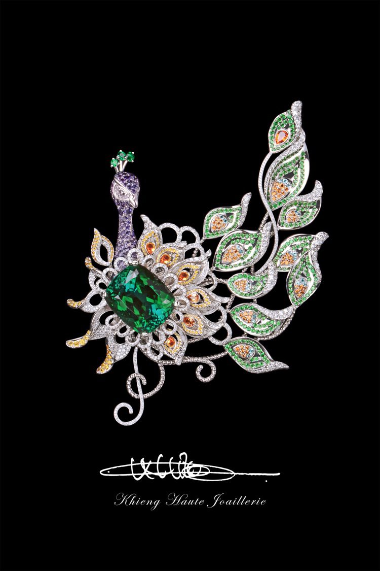Khieng HAUTE JOAILLERIE高級訂製珠寶新作耀眼的綠孔雀，吊墜部分，價格店洽。圖／Khieng HAUTE JOAILLERIE提供