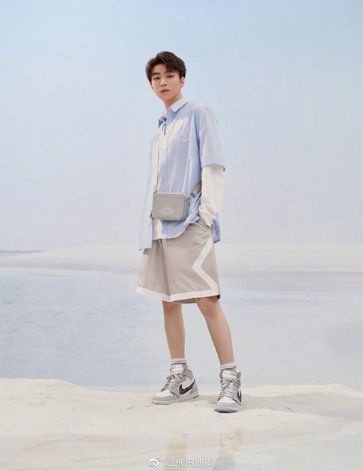大陸男星王俊凱詮釋Air Dior系列。圖／取自微博