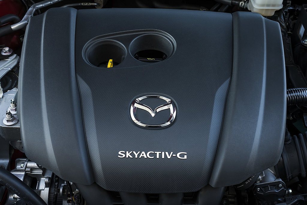 Mazda 3搭載2.0L SKYACTIV-G高效汽油引擎，可輸出165ps最...