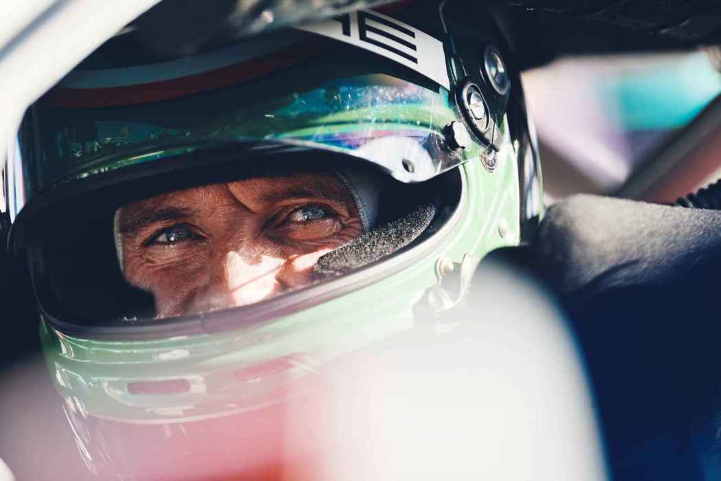 Michael Fassbender 以保時捷的駕駛體驗開啟了他的賽車生涯。這項...