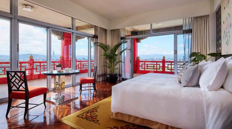 圖為圓山飯店一晚要價3萬多元的環景套房。擷自圓山飯店官網