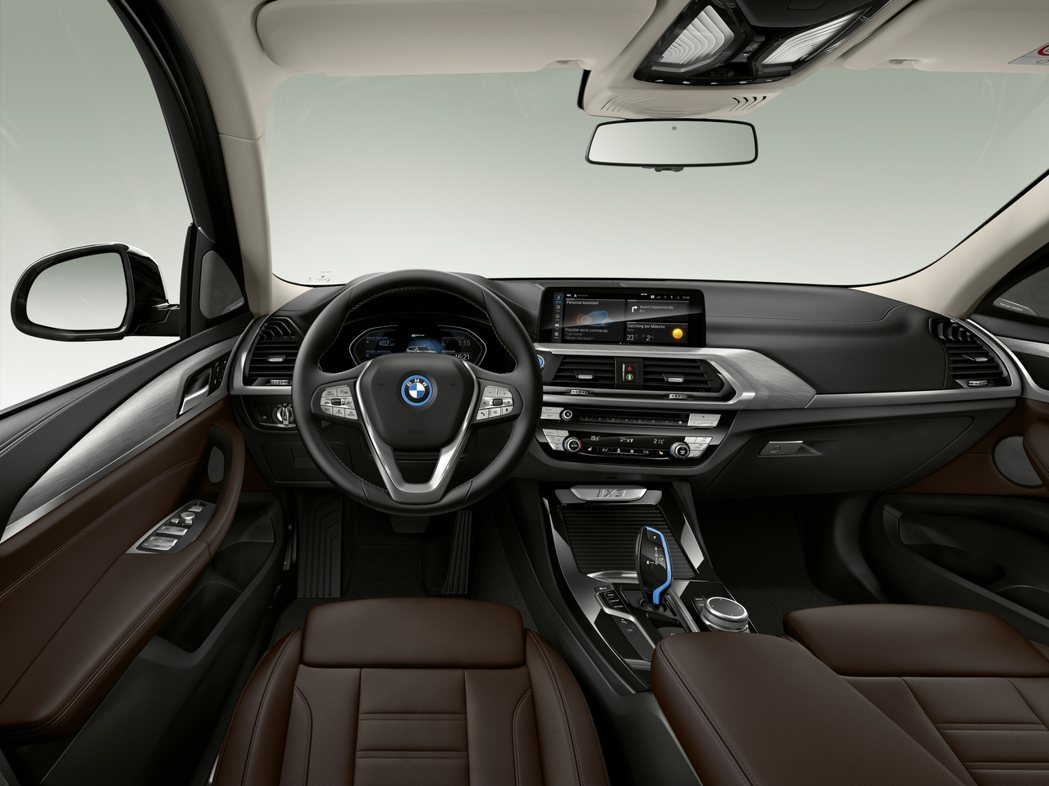 BMW iX3內裝布局基本上與內燃機版本相同。 摘自BMW