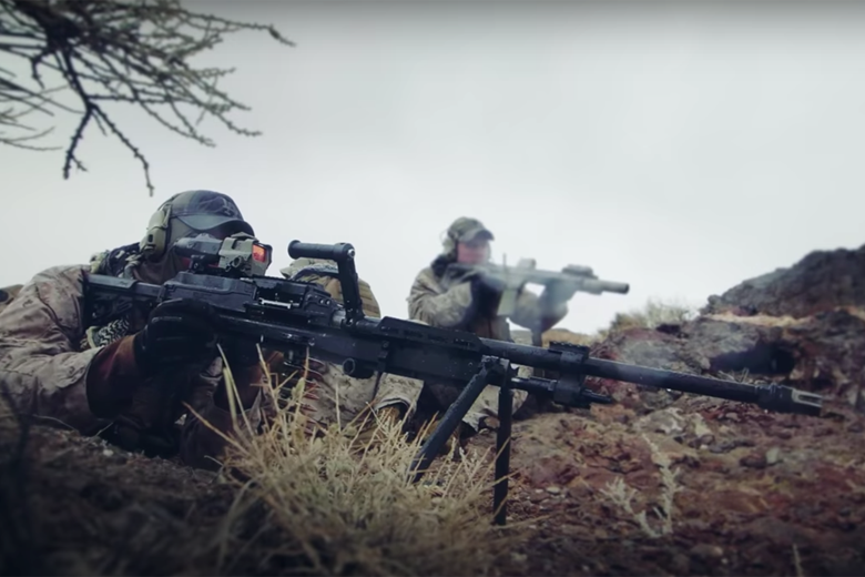搭配適當瞄具，甚至可當遠距離精確步槍使用 圖／擷自西格&紹爾公司影片