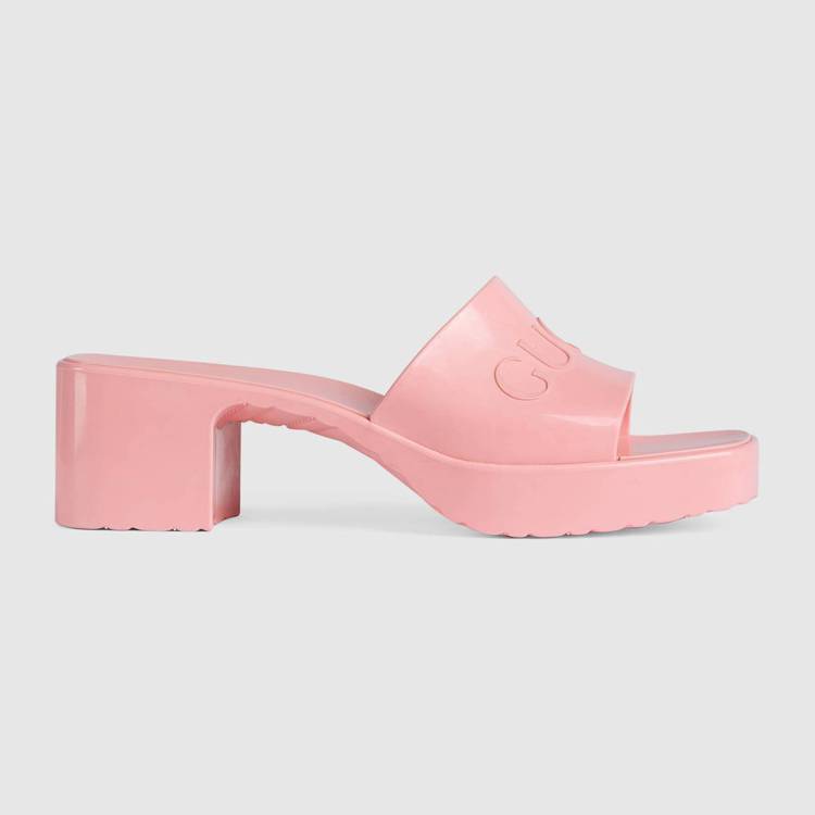 粉紅橡膠低跟拖鞋，11,200元。圖／GUCCI提供