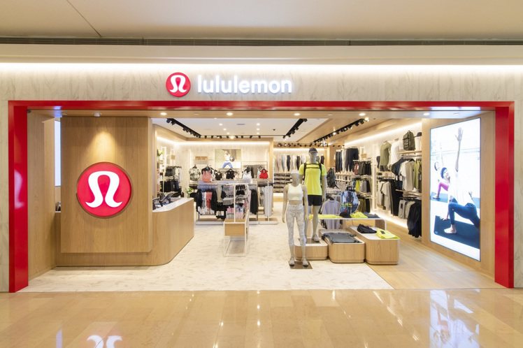 lululemon在台北101的全新據點，也是品牌在台的第三家直營門市，佔地50坪，陳列了最完整的男、女裝以及配件系列。圖／lululemon提供