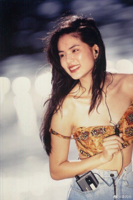 李若彤在微博曝光30年前性感舊照。圖／摘自微博