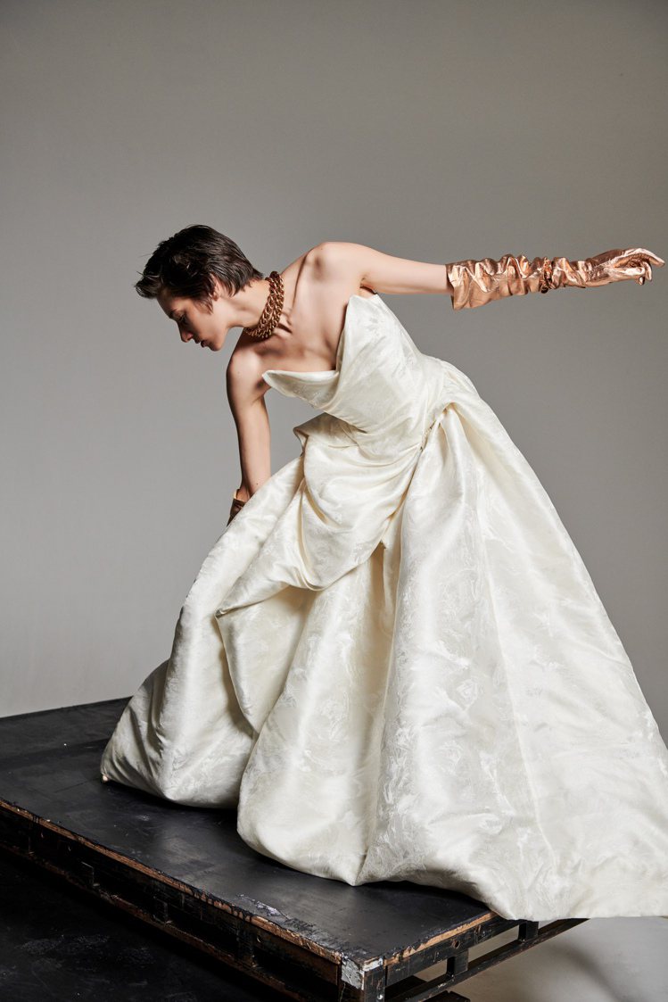 Vivienne Westwood 2020全新Rose訂製婚紗系列依然使用具永續發展性的布料完成。圖／Vivienne Westwood提供