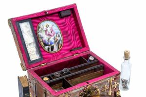 英格蘭漢森拍賣公司將於21日拍賣一只19世紀的打擊吸血鬼工具箱。圖／取自漢森拍賣公司網站