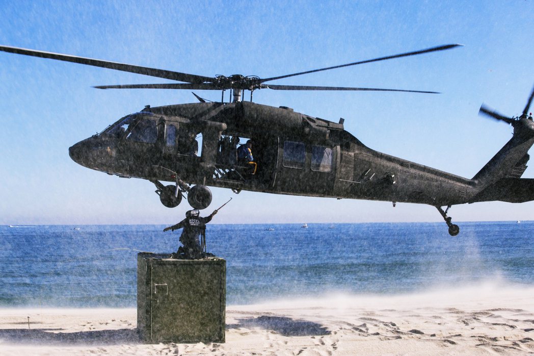 圖為美軍UH-60黑鷹直升機。1990年代，索馬利亞陷入嚴重內戰。1993年索馬...