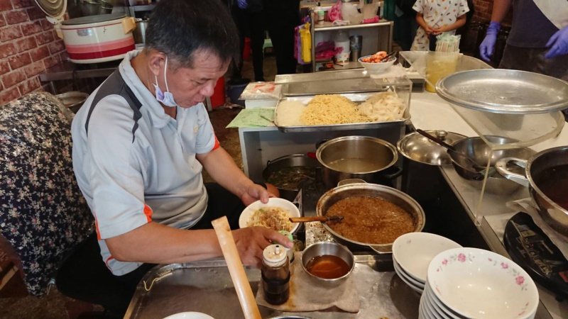 擔仔麵是台南著名小吃，起於五條港區。
 圖／鄭惠仁 攝影