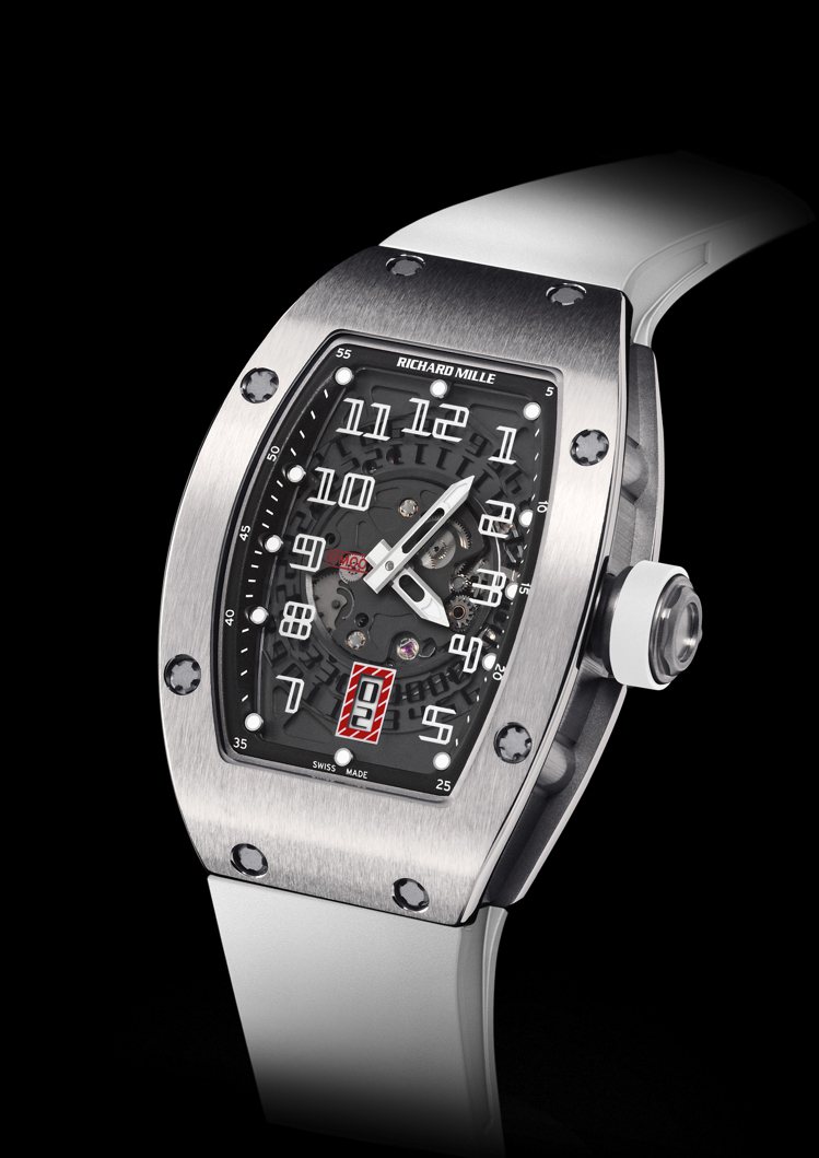 RICHARD MILLE，RM 007腕表，五級鈦合金，自動上鍊機芯，45 X 31 X 10.09（mm），時間顯示，垂直日期顯示，停秒功能，約175萬元。圖 / RICHARD MILLE提供。