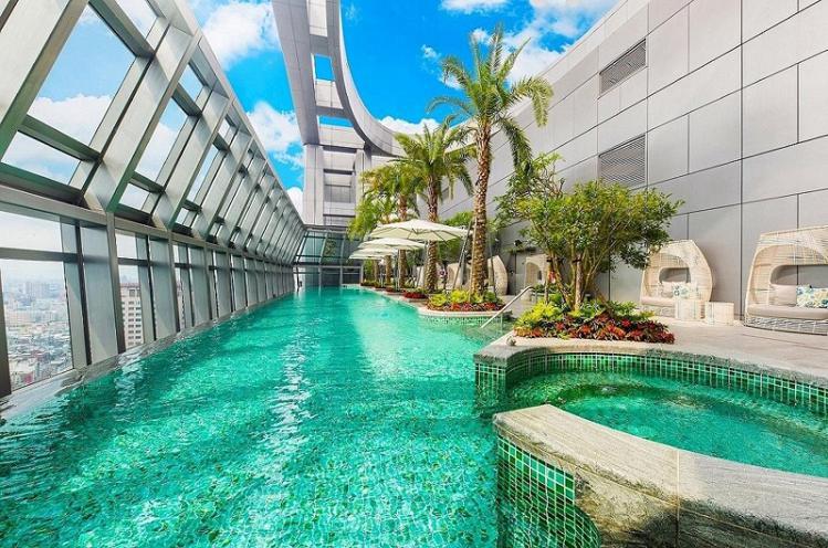 板橋凱撒大飯店擁有無邊際泳池。圖／板橋凱撒大飯店提供