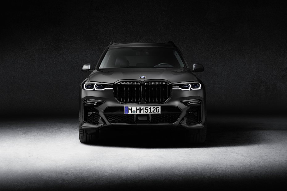 BMW X7 Dark Shadow Edition暗黑身影看來相當有氣勢。 摘自BMW