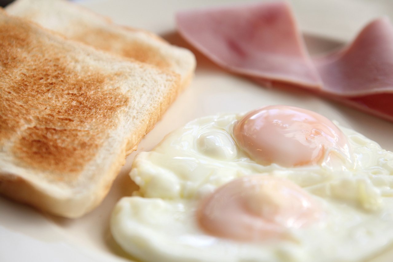 營養師分享如何選擇正確的早餐，讓你提升白天專注力！圖／ingimage