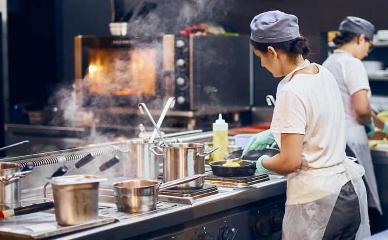 新加坡幽靈廚房業者Tiffin Labs有同一個料理團隊，郤能推出各式風味的美食。圖／取自Tiffin Labs網站