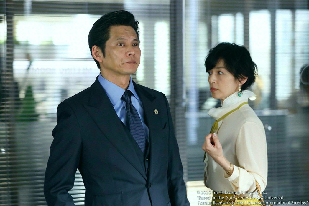 織田裕二與鈴木保奈美在「SUITS無照律師」第2季，重現經典螢幕情侶組合。圖／f