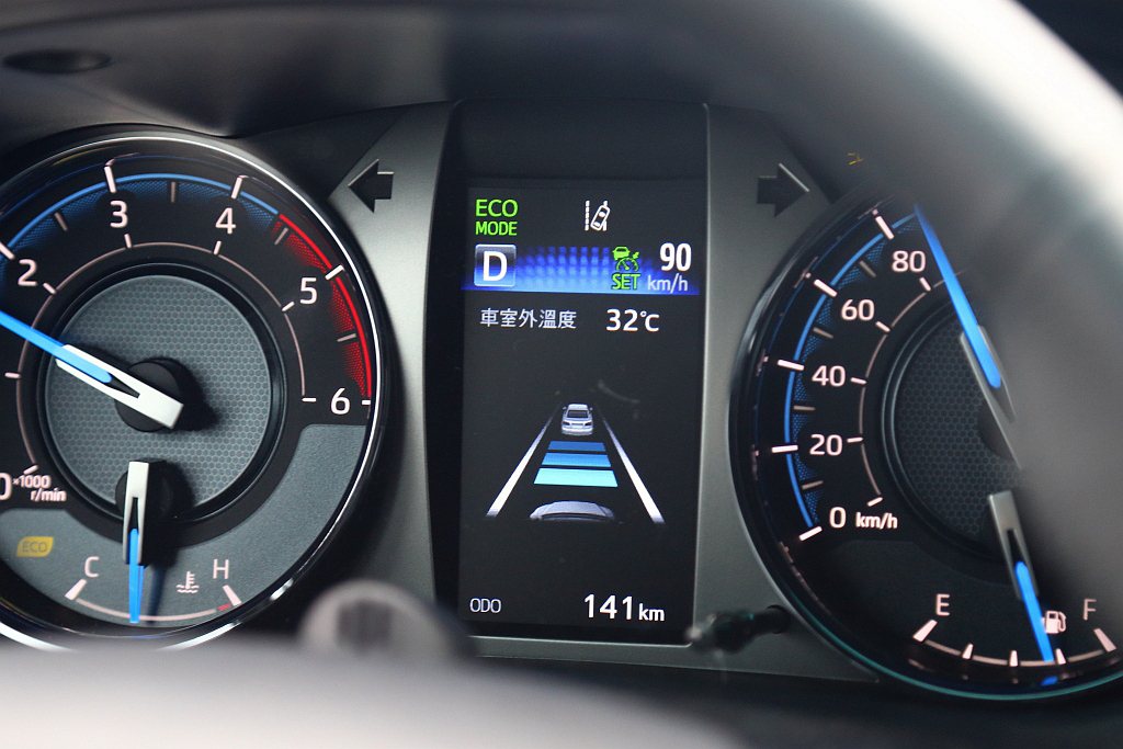 Toyota Hilux依舊將TSS駕駛輔助系統列為標配，包括ACC主動式車距維...