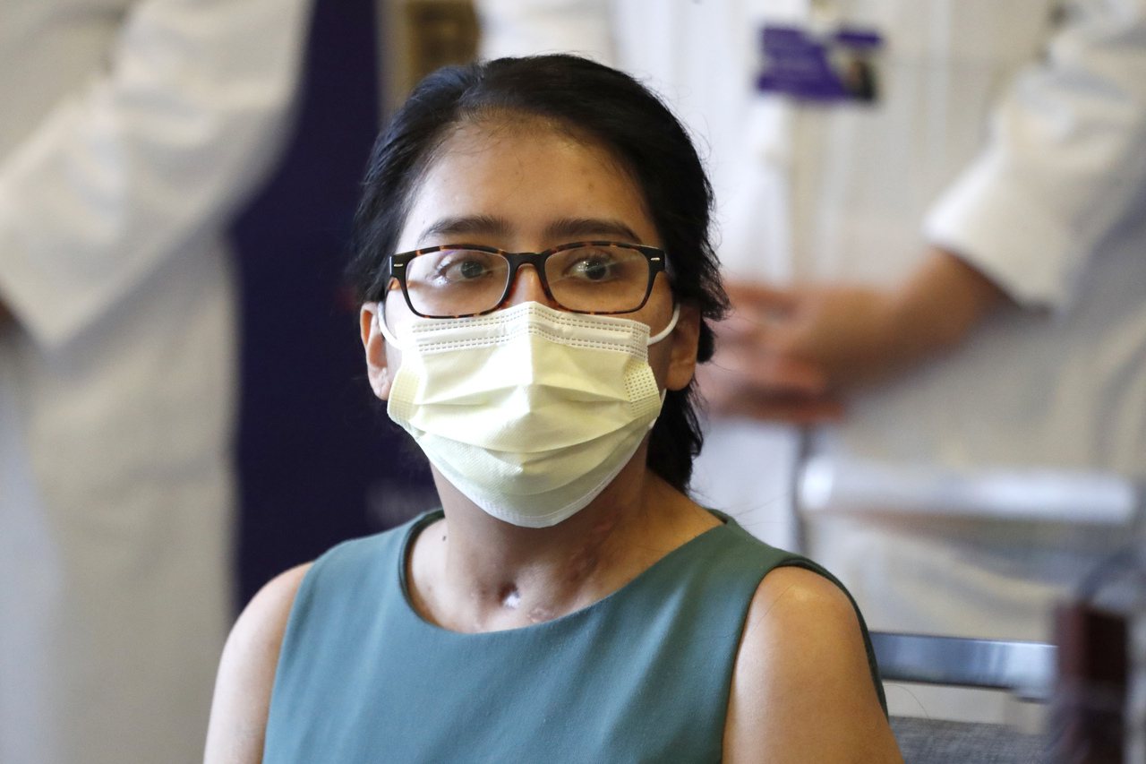 首名在疫情下接受雙肺移植的芝加哥婦女梅拉‧拉米瑞茲，在住院六周後出院，感慨「無法認出這竟是自己的身體」。