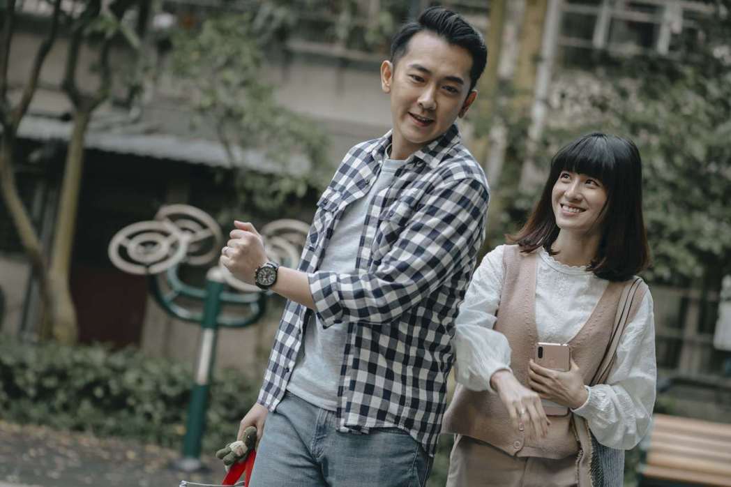 施名帥（左）、連俞涵在「黑喵知情」戲中飾演夫妻。圖／LINE TV提供