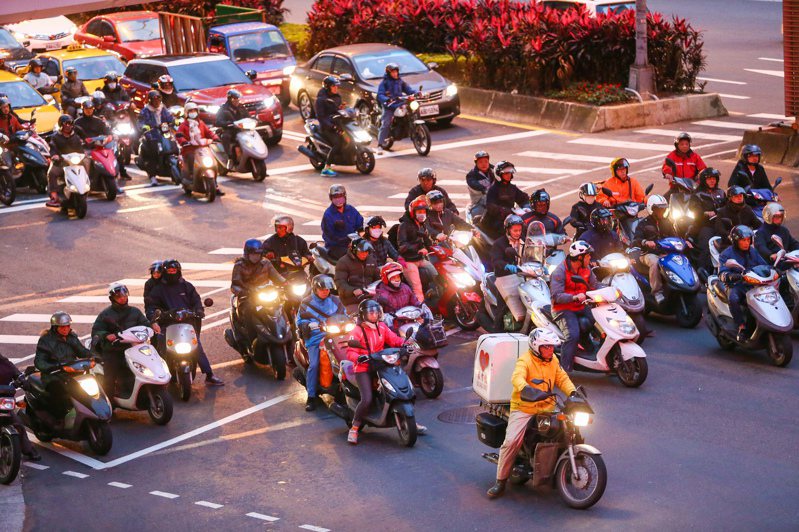 台北市通勤人口多，交通問題時常引起熱議。圖／聯合報系資料照片