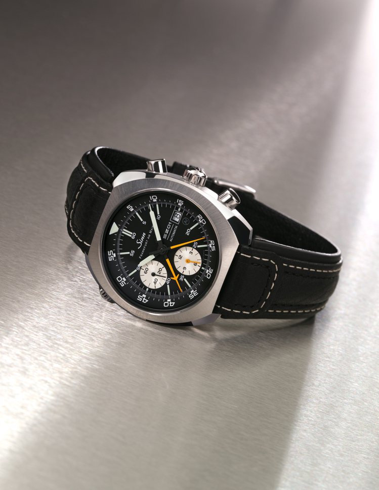 復刻140S的Sinn 140A限量太空紀念腕表，其原型曾在1985年成為首只在無重力狀態下運作的自動機械腕表。圖 / Sinn提供。