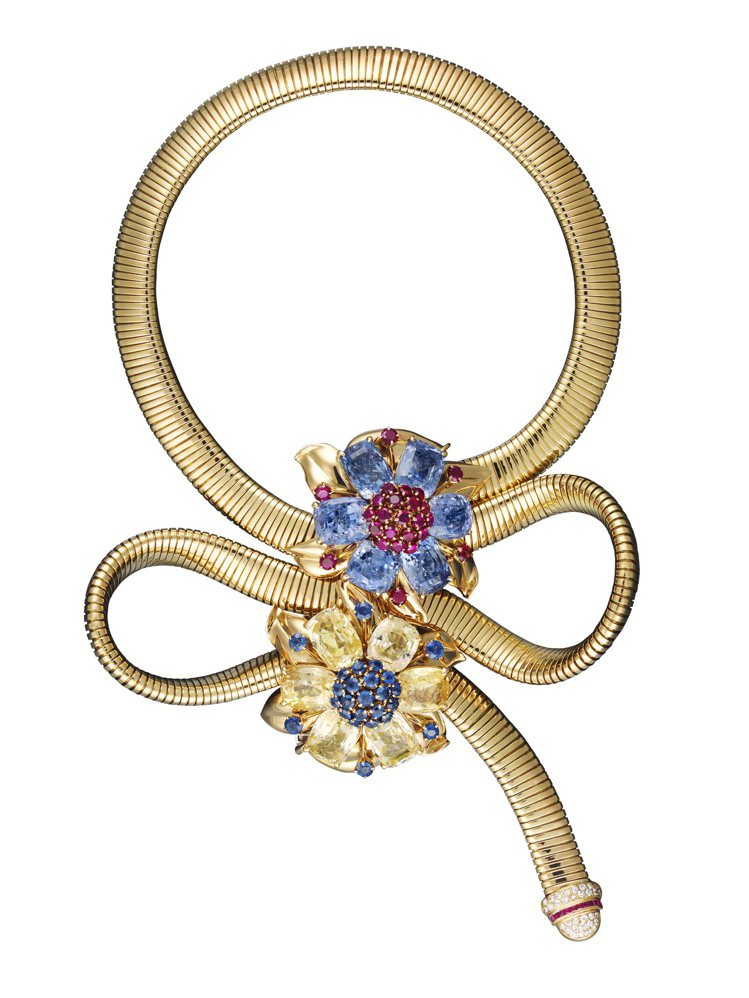 梵克雅寶的第一件可轉換珠寶作品為1939年的Two Flowers Passe Partout項鍊，也可當作手環。圖／梵克雅寶提供