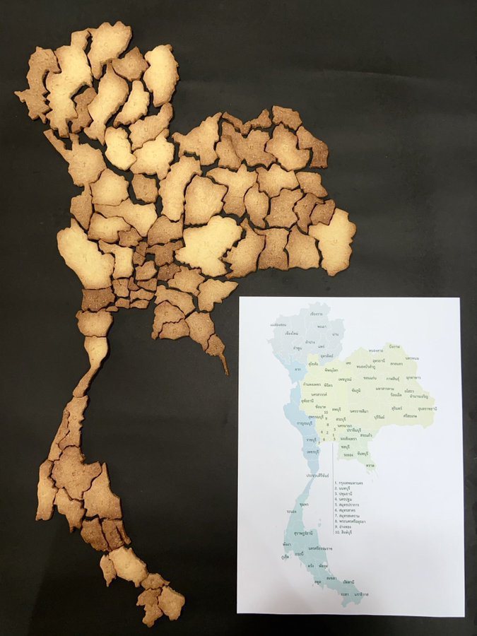 一名喜歡烘焙的日本網友，花7小時烤出77塊餅乾，拼出一張完整的泰國地圖。 圖／擷取自@InfoFromThai推特