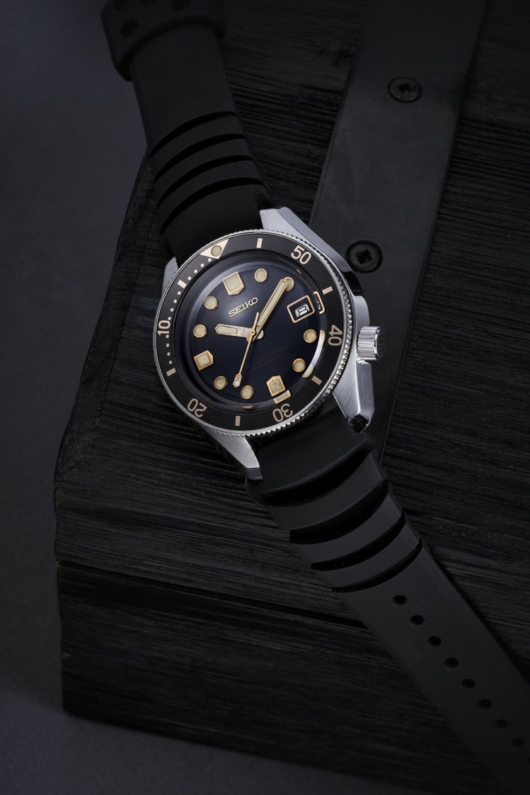 精工「Diver's」6105-8119型號，精鋼自動上鍊腕表配日期顯...