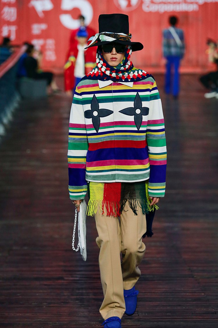 各式毛氈針織單品，以色彩豐富的民族風呈現。圖／LV提供