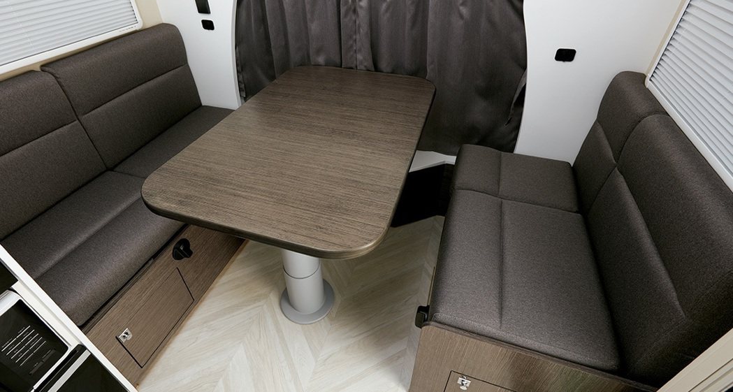 Camping Mode宛如自家沙發的座椅模式。 摘自Hyundai