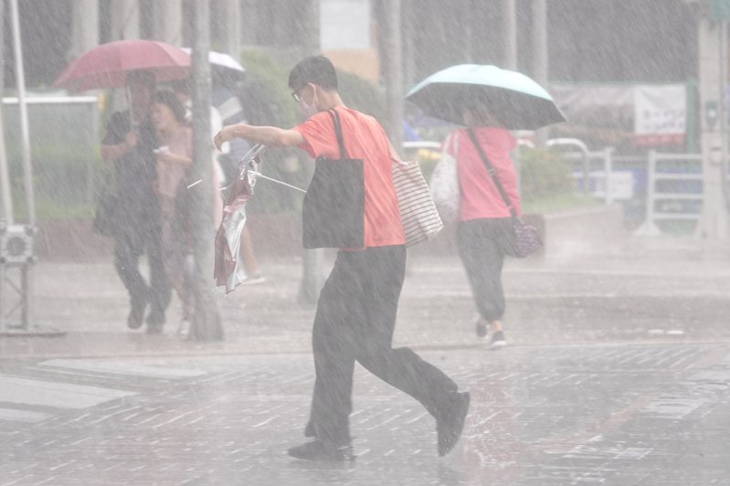中央氣象局最新豪雨、大雨特報，提高到18縣市。聯合報系資料照片／記者季相儒攝影
