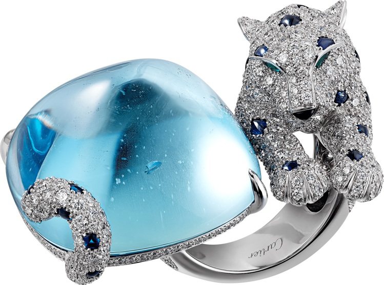 美洲豹頂級珠寶海水藍寶戒指白K金，一顆重40.84克拉的塔糖形Santa Maria海水藍寶、藍寶石、祖母綠眼睛、縞瑪瑙、鑽石，1,610萬元。圖／卡地亞提供