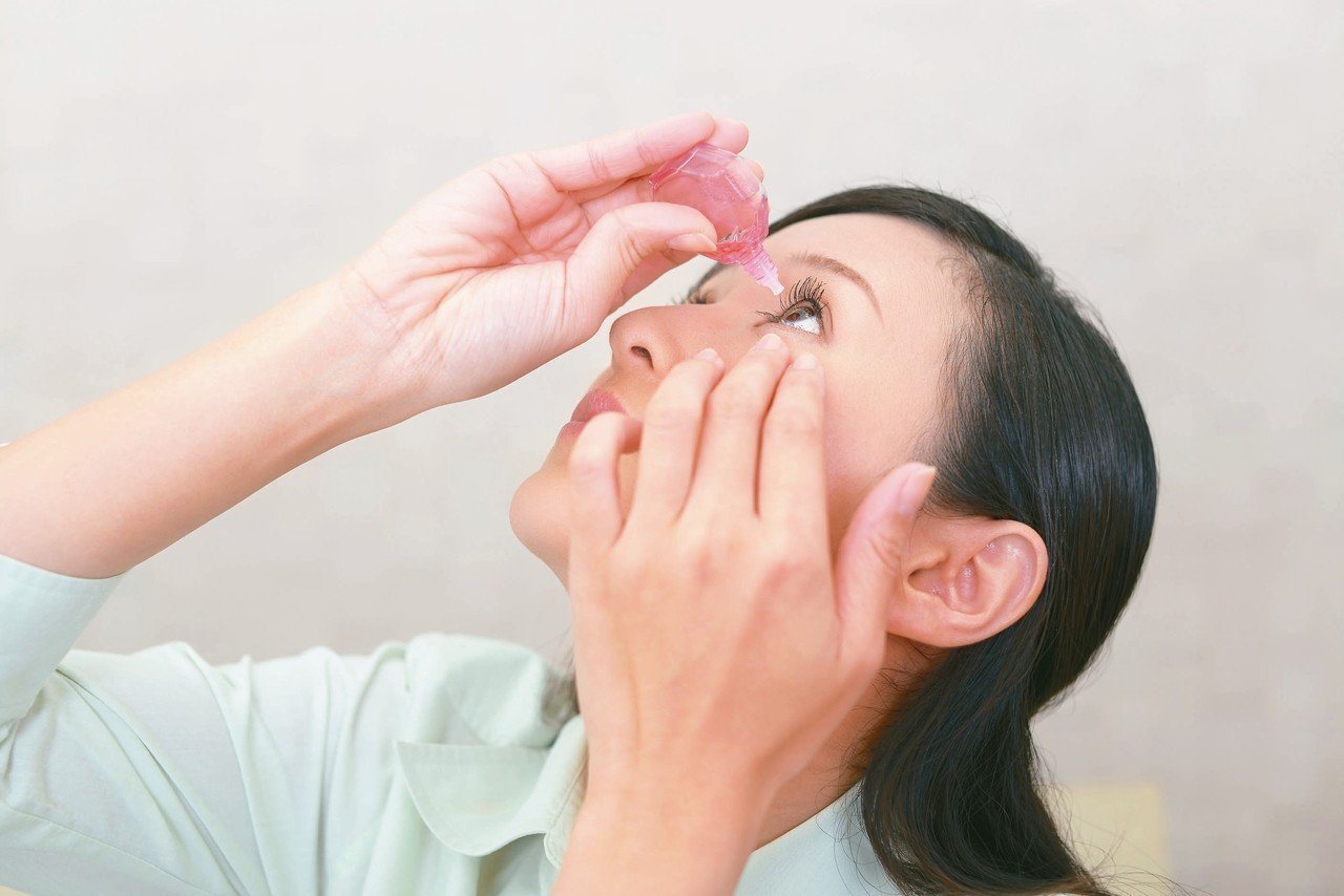 眼藥膏該怎麼點？藥師解惑常見5問題。示意圖／123RF
